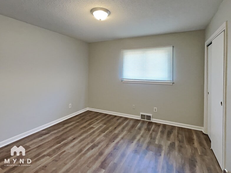 Building Photo - 1725 Prado Ave