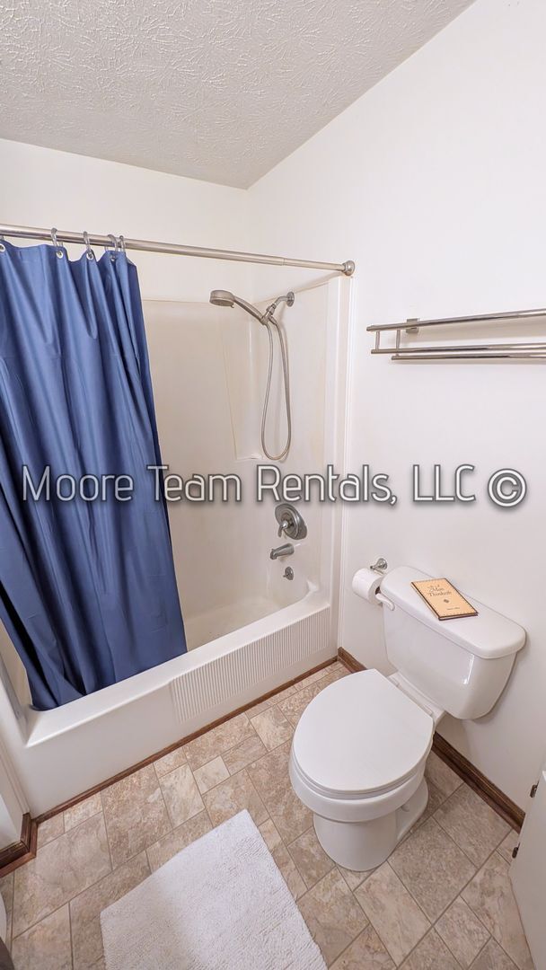 Building Photo - 3/2.5 House Near Brevard - Furnished or Unfurnished