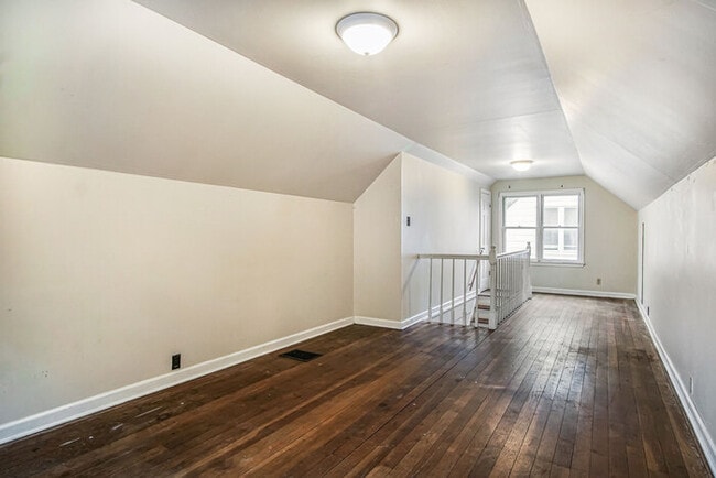 Building Photo - Inviting 3 Bedroom Home with Large Basement