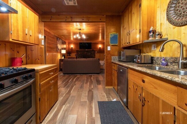 Building Photo - FURNISHED RENTAL FOR LEASE OR SALE