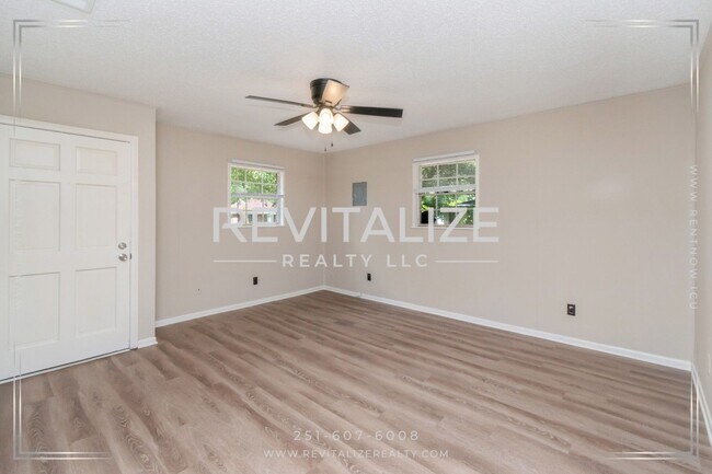 Building Photo - 3 Bedroom Bungalow in Mobile