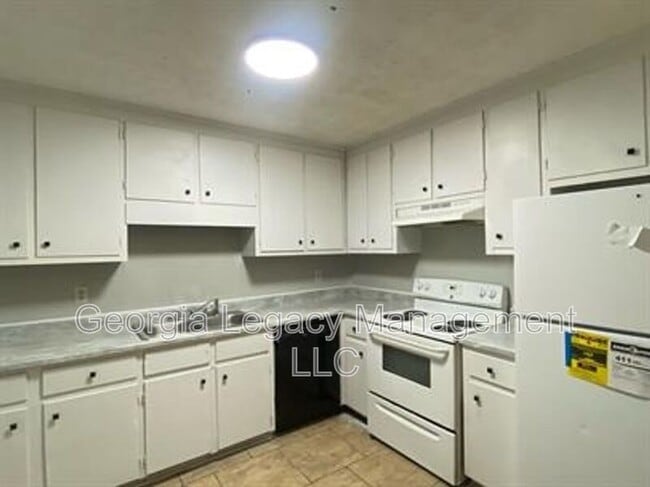 Building Photo - 102 Sayemore Dr