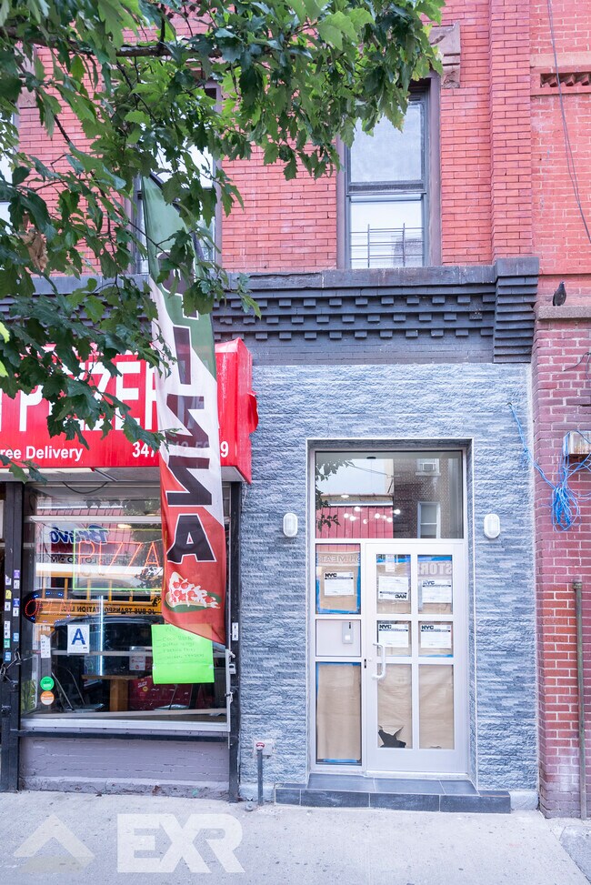 Building Photo - 647 Courtlandt Ave