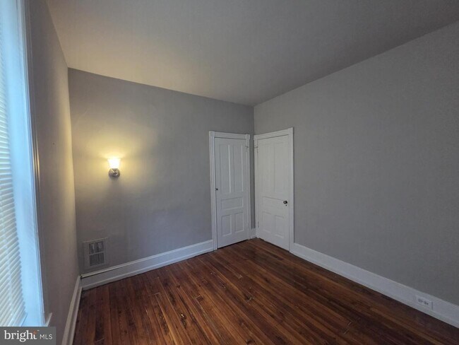 Building Photo - 5109 Knox St