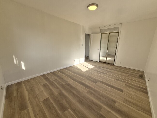 Building Photo - 5309 W Hill Dr