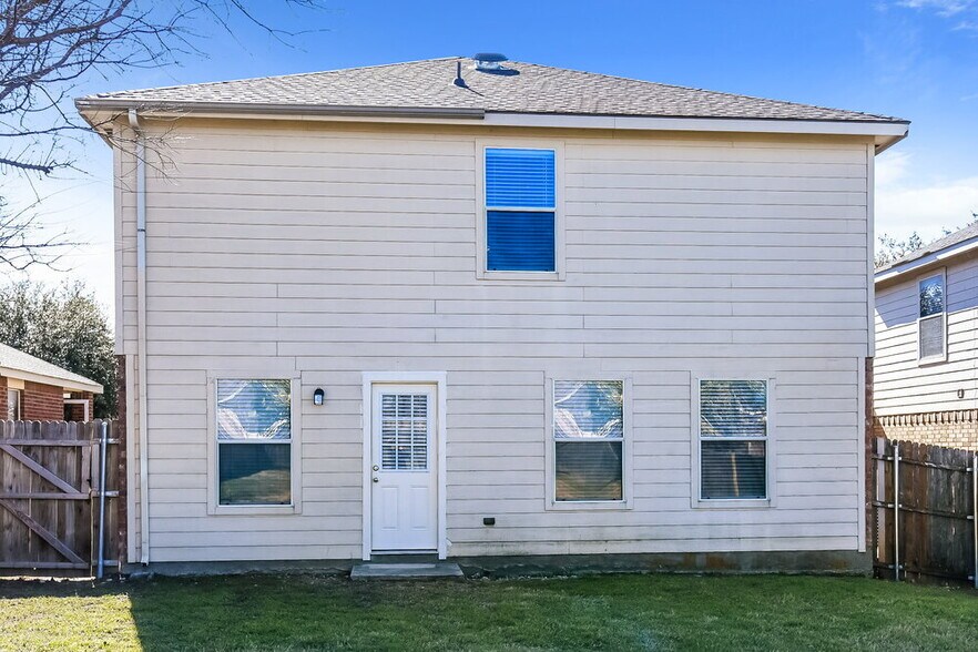 Building Photo - 6605 Meadow Way Ln