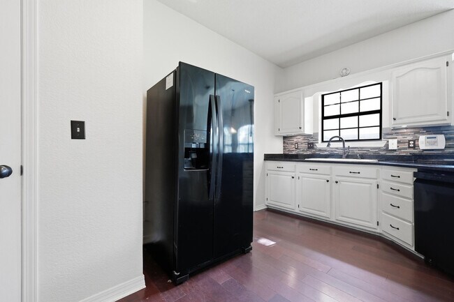 Building Photo - 116 Baywind Dr