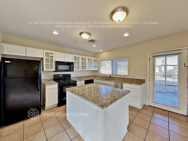 Building Photo - 18839 N 7th Dr