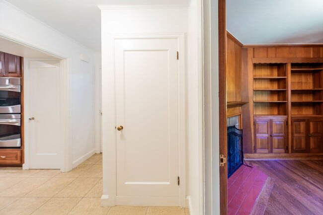 Building Photo - Luxurious Portland Heights home tucked away on a private street on nearly half an acre.