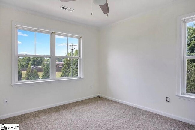 Building Photo - 12 Harvley St