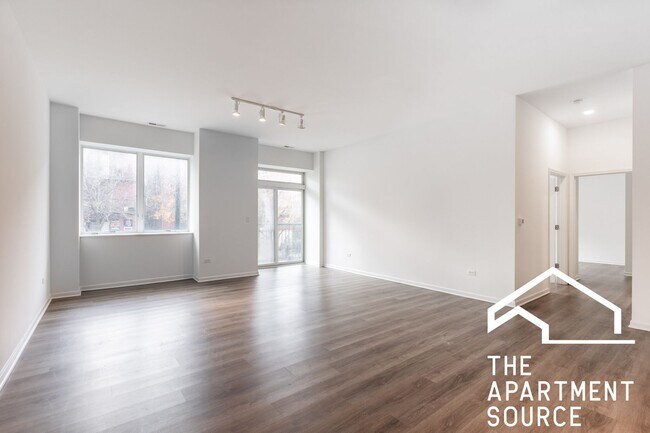 Building Photo - South Loop 3 bed 2 bath -- Updated Kitchen, HUGE Floorplan