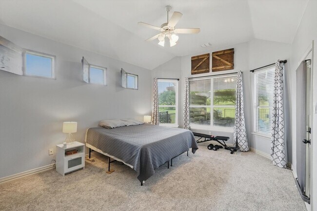 Building Photo - 10701 Los Rios Dr