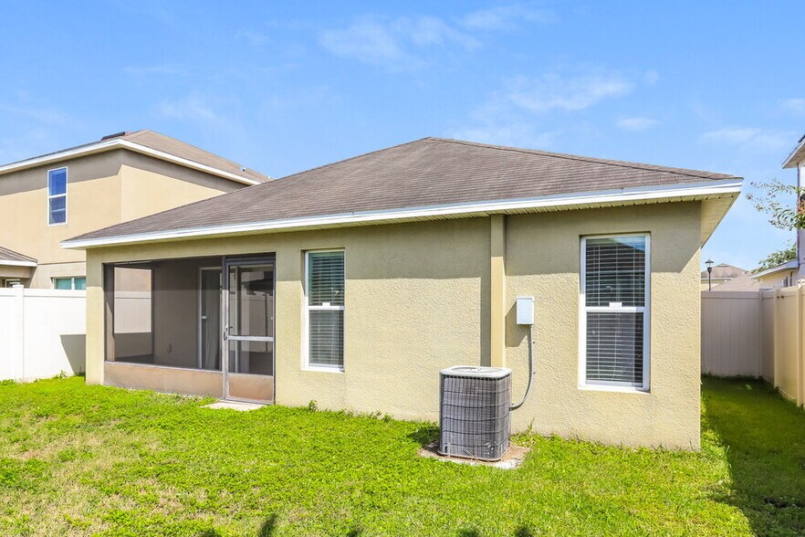 Building Photo - 15405 Quail Woods Pl