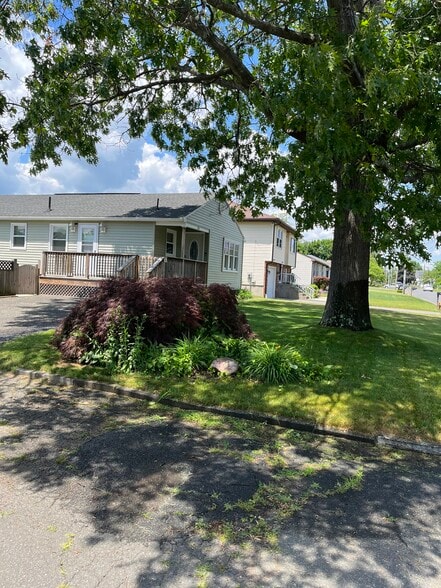 Primary Photo - 130 Mazarin St
