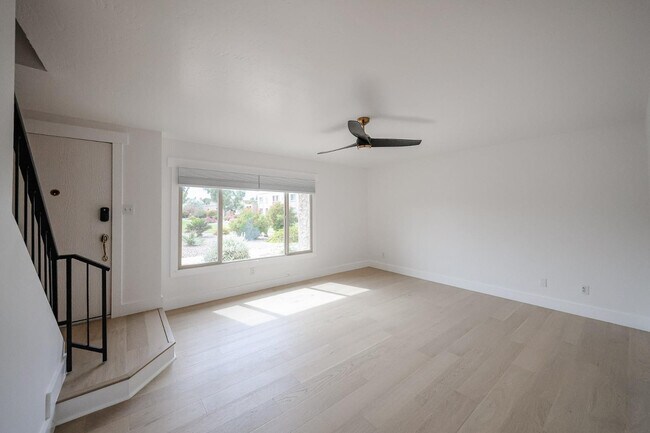 Building Photo - 8372 E Solano Dr