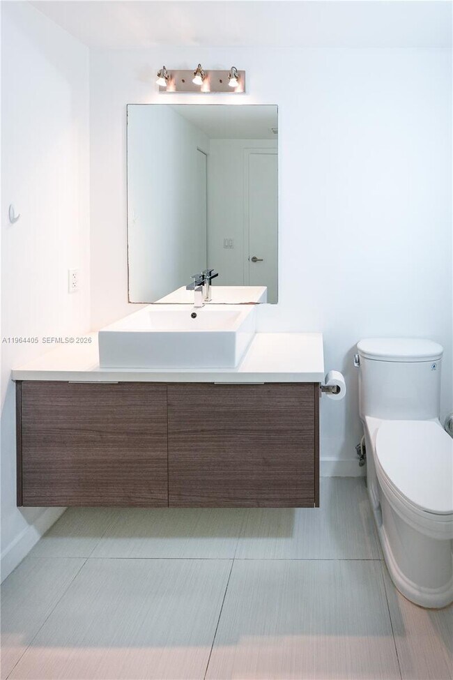 Building Photo - 1010 SW 2nd Ave