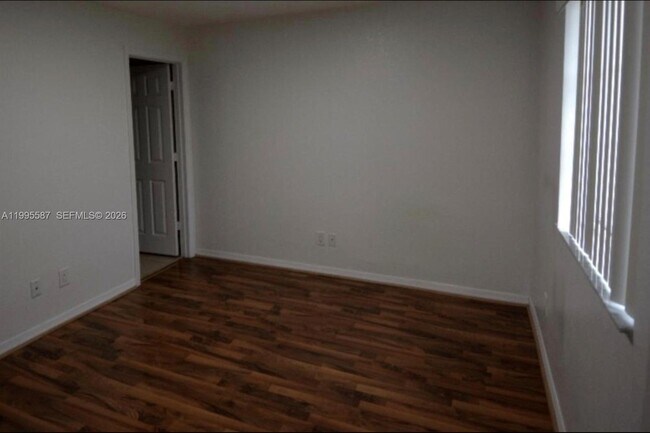 Building Photo - 324 NE 3rd St