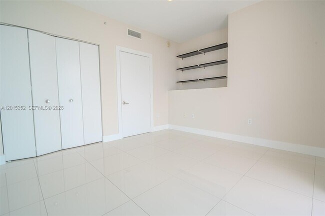 Building Photo - 900 Biscayne Blvd