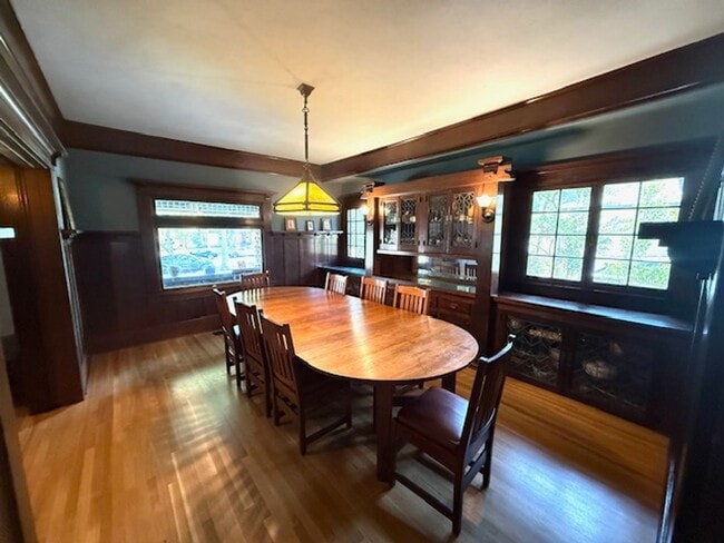 Building Photo - Furnished Craftsman Home - Pool, Entertain...