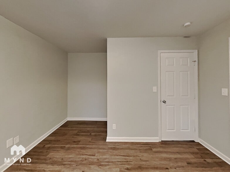 Building Photo - 2 Silverwood Dr