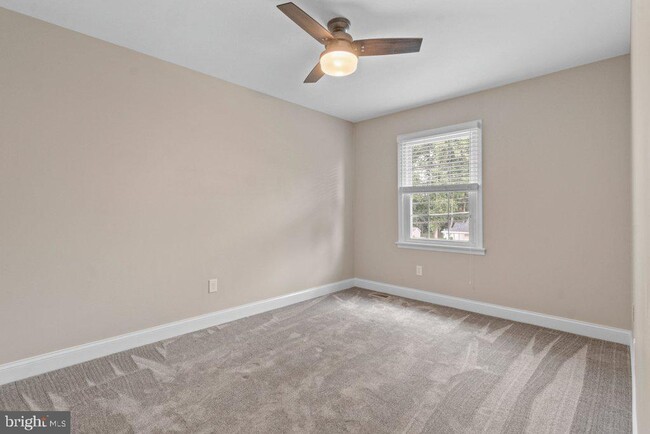 Building Photo - 322 Harlan Square