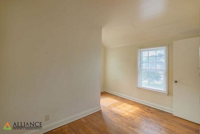 Building Photo - 1857 Anderson Ave