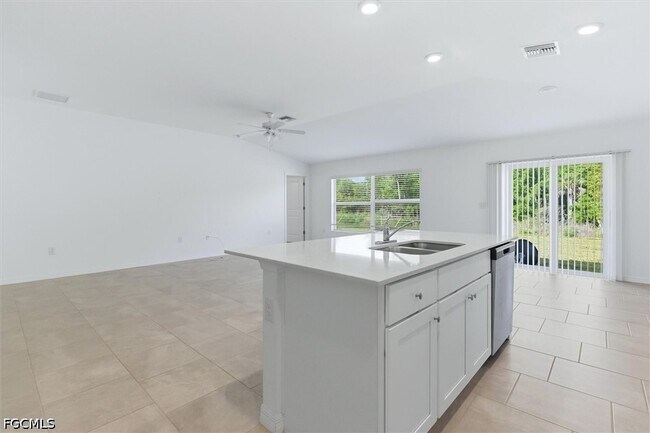 Building Photo - 3911 Treasure Oak Wy