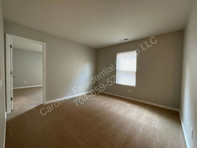 Building Photo - 9143 Magnolia Lily Ave