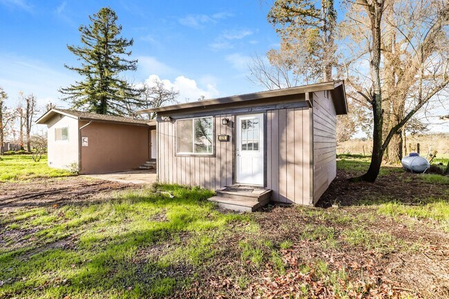 Building Photo - PURE Property Management Presents: 3 Bedroom 2 Bath in Santa Rosa. Water & Sewer Included !