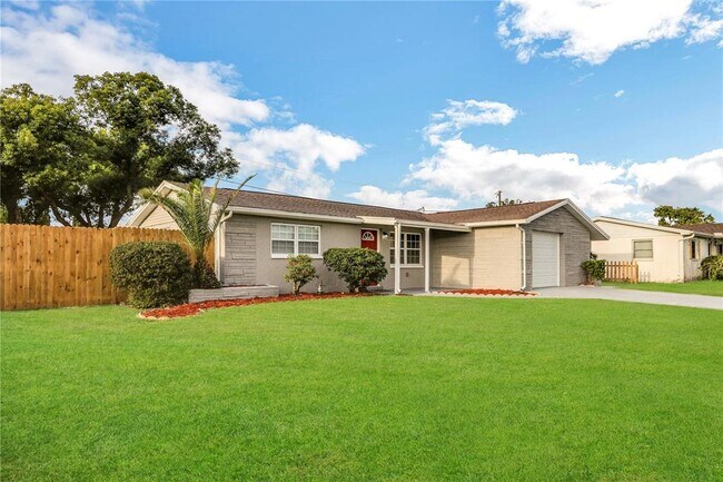 Building Photo - 1415 Classic Dr