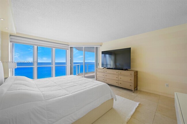 Building Photo - 16445 Collins Ave