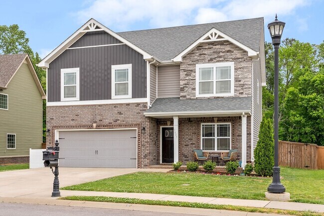 Building Photo - 1607 Ellie Piper Cir