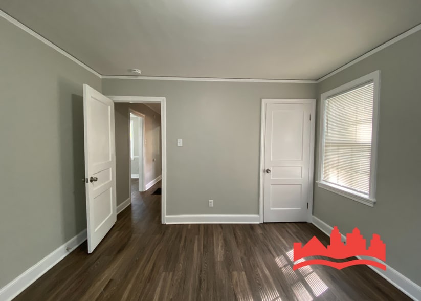 Building Photo - 956 Goodman St