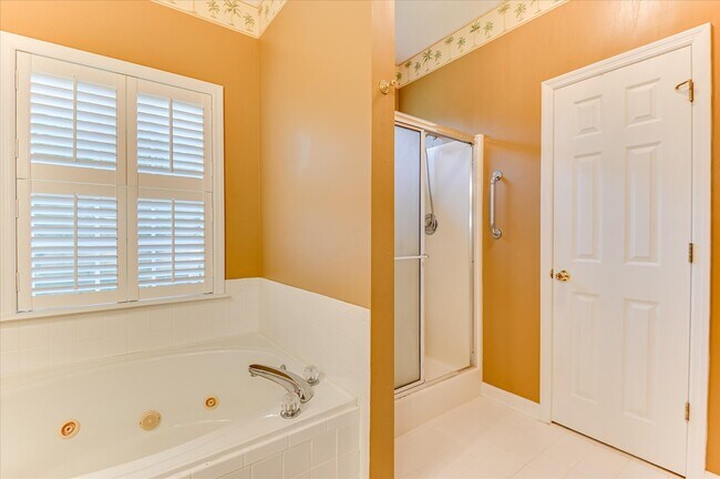 Building Photo - 2937 Hillcreek Dr