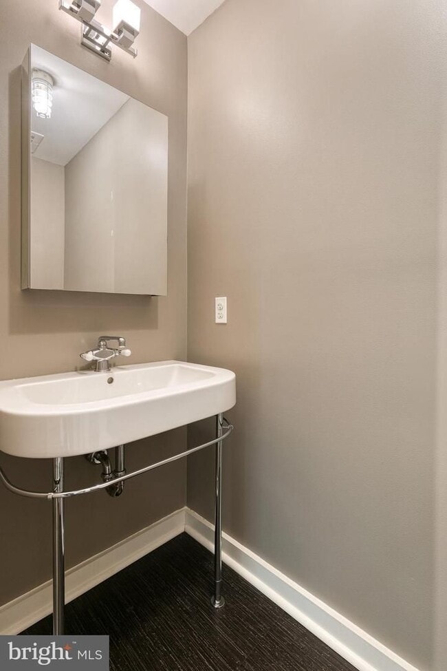 Building Photo - Live in luxury in the heart of Baltimore's esteemed Little Italy neighborhood!