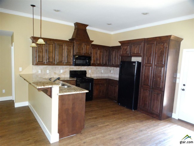 Building Photo - 5056 Shiloh Village Dr