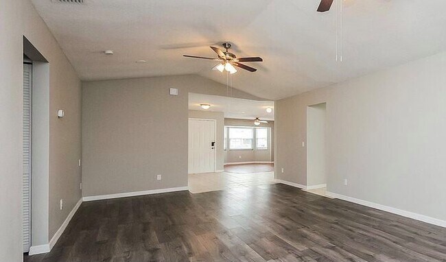 Living Room - 4837 Jamaica Ln