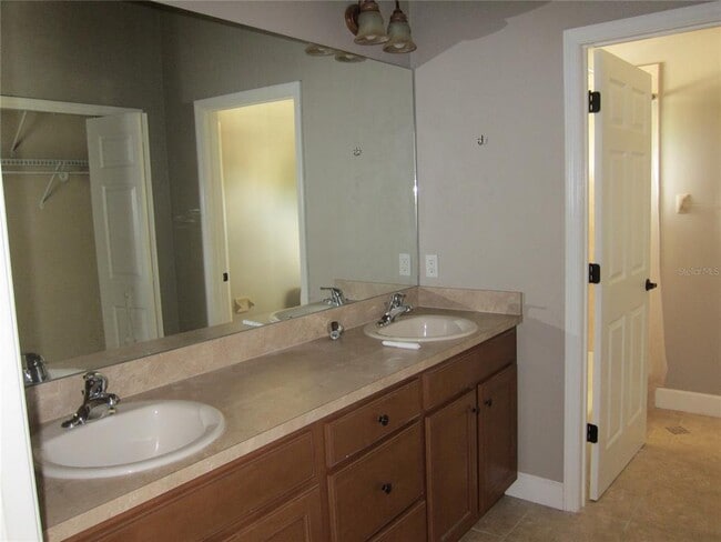 Building Photo - 5213 SW 91st Dr