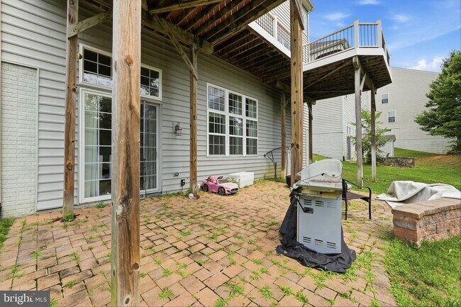 Building Photo - 6526 Wayside Pl