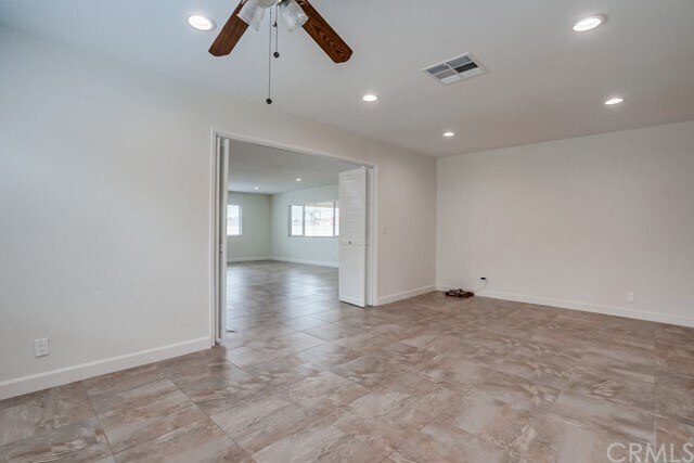 Building Photo - 650 W Florence Ave