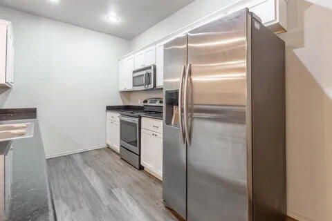 Building Photo - Great 3/3 perfect for roommates and close ...