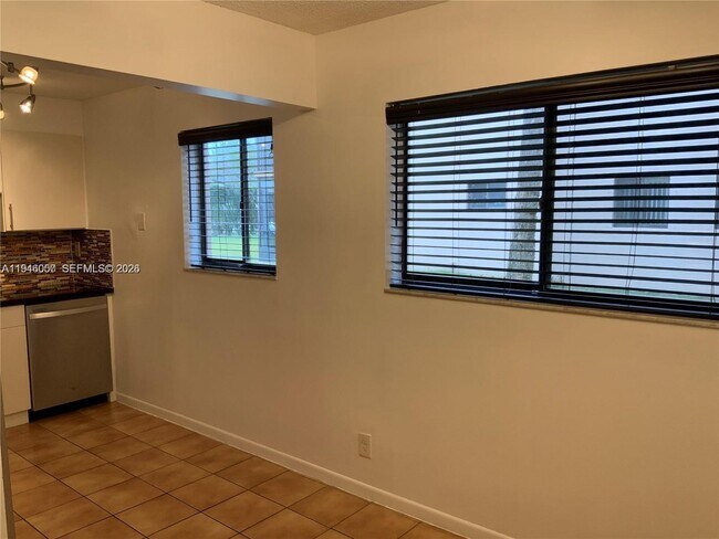 Building Photo - 9920 NW 68th Pl