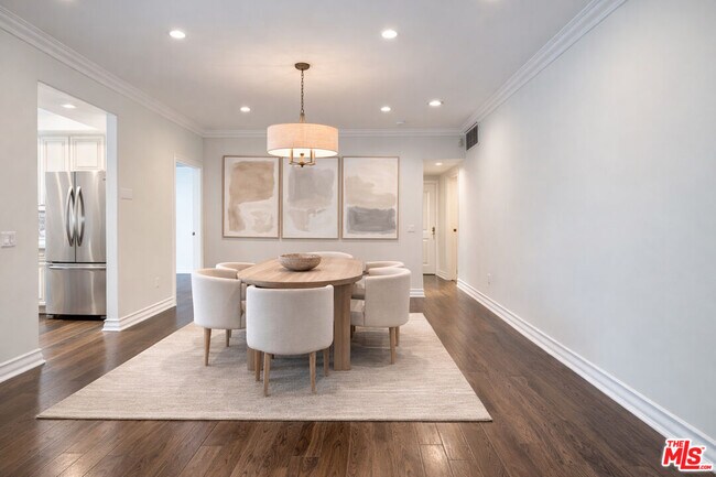 Building Photo - 353 S Reeves Dr