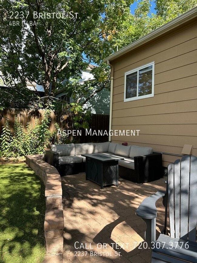 Building Photo - 2237 Bristol St