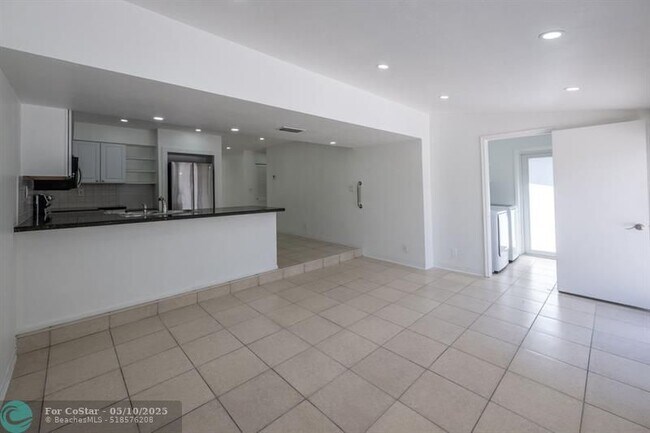 Building Photo - 928 Orange Isle