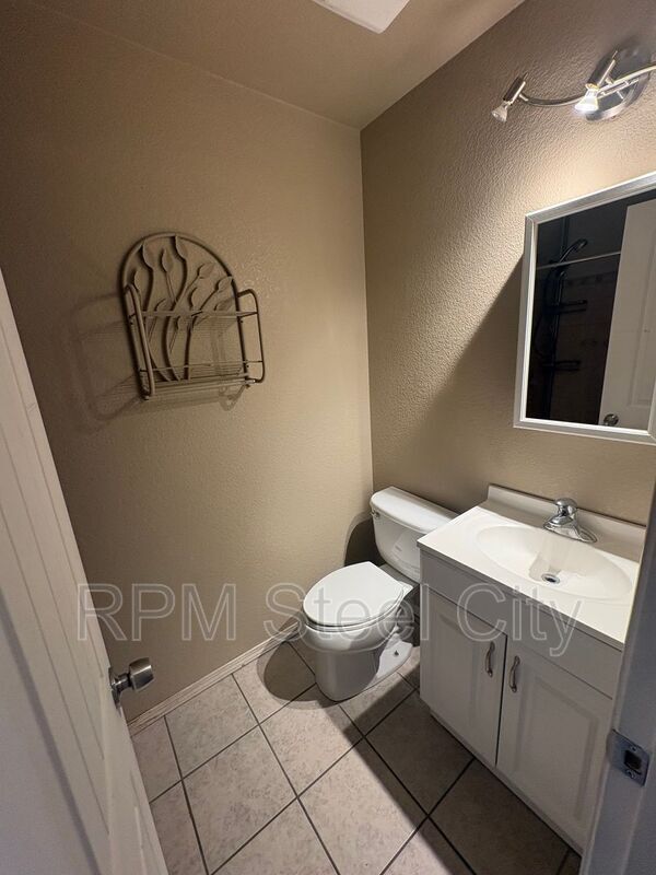 Building Photo - 1926 E 15th St