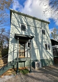 Building Photo - 8 Club St