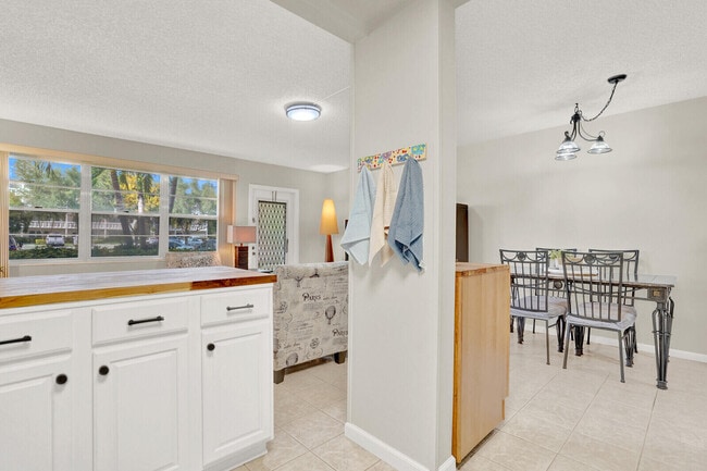 Building Photo - 1016 Cambridge A