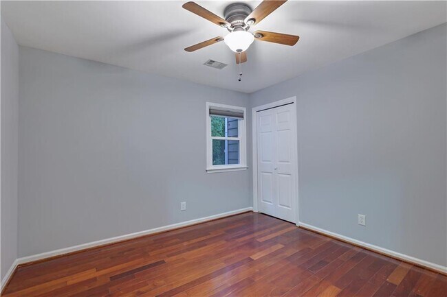 Building Photo - 4825 Chesterfield Ct