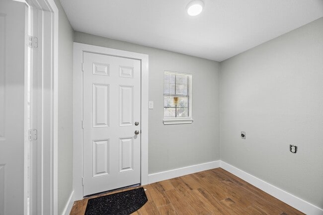 Building Photo - 3916 Kennon St